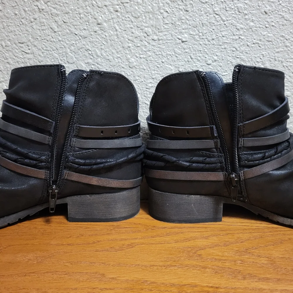 Jellypop Black Seattle Booties Size 7½M